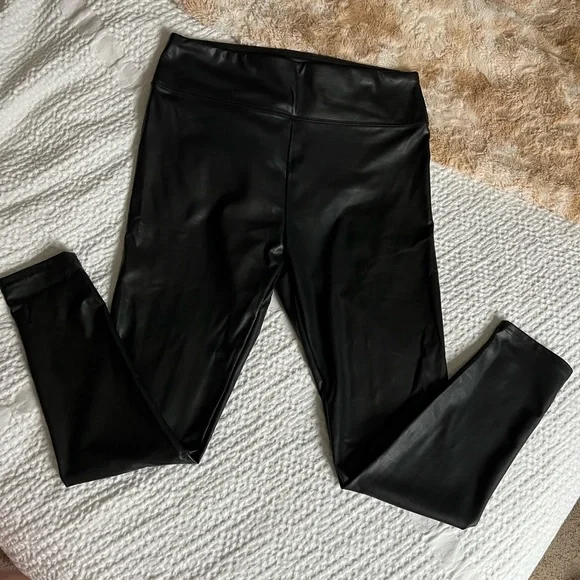 SOLD🖤 wild fable black leather leggings with cozy inside fabric - Picture 2 of 4